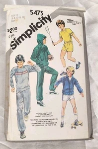 Simplicity Muster 5473 Jungen Jacke Hose Oberteil Shorts 1982 Größe 8-12 ungeschnitten  - Bild 1 von 6