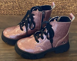 NIÑAS BOTAS DE COMBATE BRILLANTES ROSA UGG ASHTON con cordones y cremallera talla 13 excelentes - Imagen 1 de 5