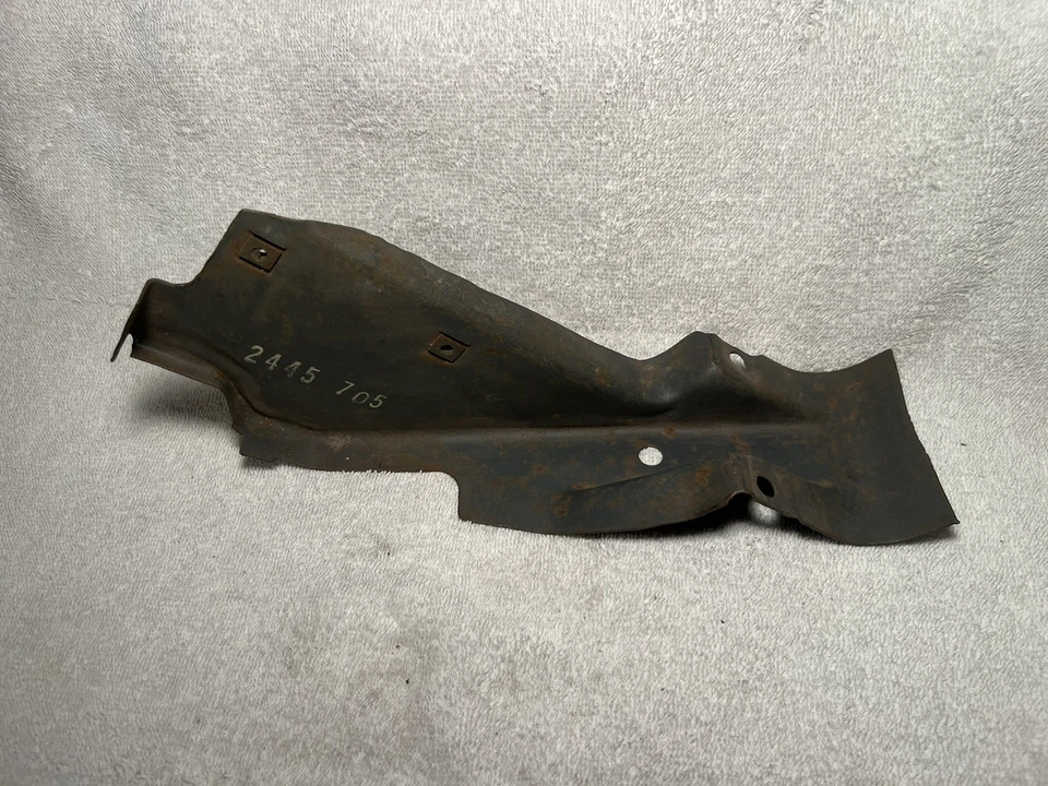 Soporte de cenefa delantero nuevo de Lote Antiguo Mopar 1965 Plymouth Barracuda Foto 1 de 2