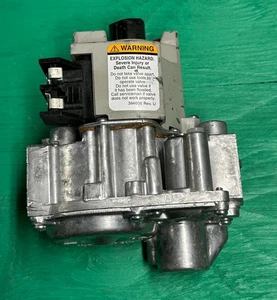 Válvula de gas Resideo / Honeywell VR8300A3518, 24 voltios, (usada 1 temporada de calefacción) - Imagen 1 de 6