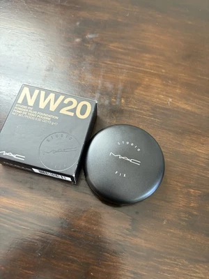 MAC Studio Fix Powder Plus Foundation NW20 NIB - Free Ship - Image 1 of 4