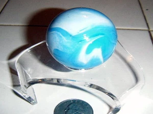 Studiomarmor großer handgefertigter Marmor 1,5" breit himmelblau/weiß schöne FarbeSwirl - Bild 1 von 3