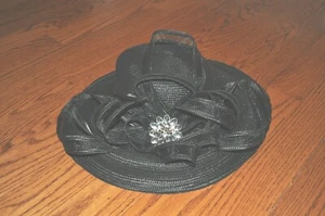 NEW!! Womens THE TOUCAN COLLECTION Black Hat W/Flower & Rhinestones GORGEOUS - Picture 1 of 5