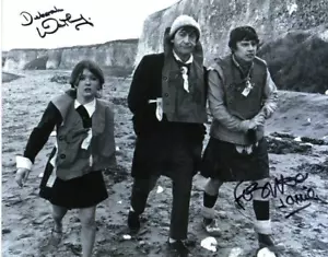 Doctor Who Autograph: DEBORAH WATLING & FRAZER HINES (Fury/Deep) Signed Photo - Picture 1 of 1