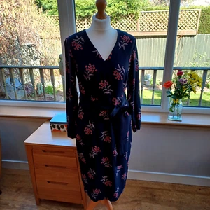 Vestido Floral Boden Negro Rojo Rosa 10 Pequeños Bolsillos Cinturón Cinta Cuello en V Bonito - Imagen 1 de 13