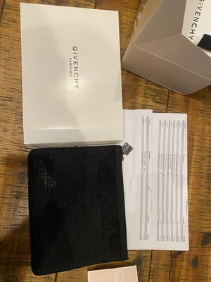 Bolsa cosmética Givenchy beauty GWP luxo malha preta - Imagem 1 de 4