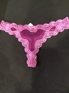 Vintage 2005 Victoria Secret Berry & Pink Fishnet Lace Thong Size S - Bild 1 von 4