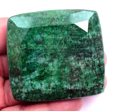 Natural Huge Green Emerald Zambian 620.0 CT Certified Cushion Cut Loose Gemstone - Image 1 of 4