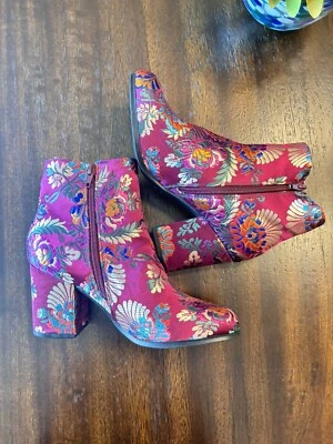 Qupid Boots Beautiful Floral Embroidery Pink With Blue And Silver Size 6.5 NEW - Image 1 of 4