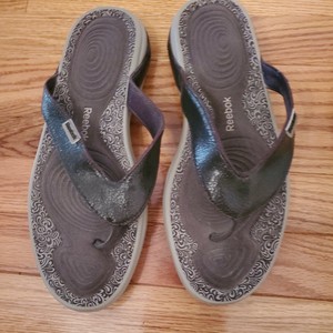 reebok flip flops womens