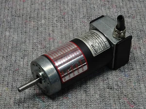 210 Volt DC Motor LENZE 55W 3000U Welle 7mm PM 13.120.35.020 9850 - Picture 1 of 7