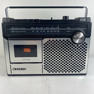 Reproductor/grabador de radio casete SANYO M2405 de colección funciona pero se reproduce un poco rápido - Imagen 1 de 9