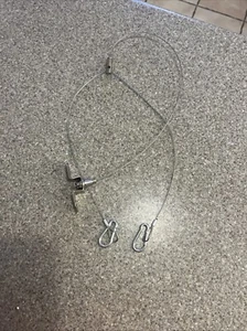 Cable de seguridad de acero con clips de mosquetón y soporte de montaje - accesorio de luz - antifallos - Imagen 1 de 7