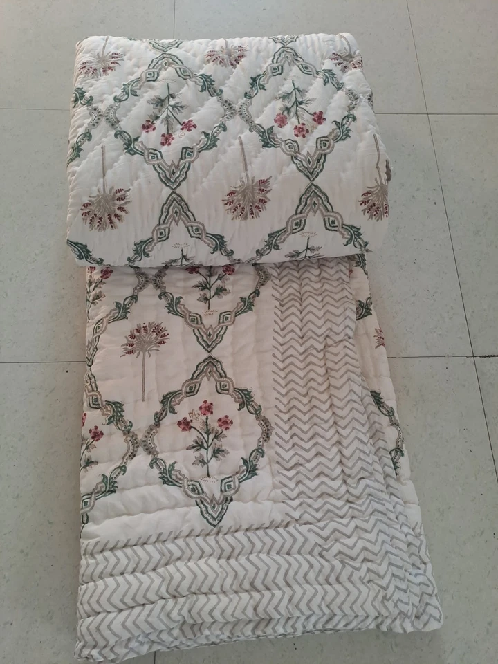 Manta acolchada reversible Jaipuri Razai con estampado de bloques de mano india 100 % algodón floral Foto 1 de 4
