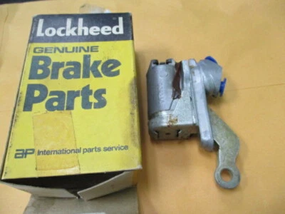 Austin Lancer, Morris Major, Wolseley 1500 rear wheel cylinder Lockheed 103893 - Image 1 of 4