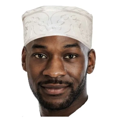 Sombrero Kufi Africano Adebo Off-White Dupsie's con Bordado Blanco Foto 1 de 3