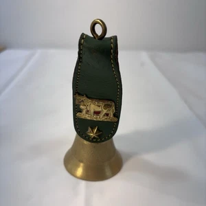 Schweizer Messing Treicheln Kuhglocke mit Lederband Vintage Antik Bauernglocke Grün - Bild 1 von 7