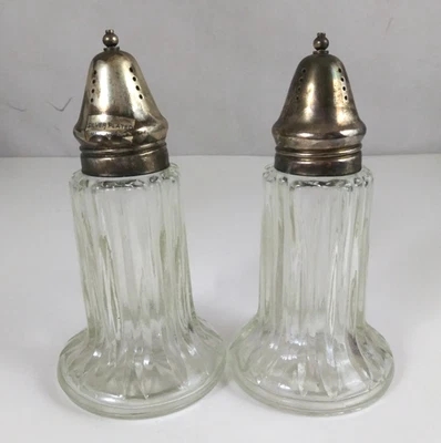 Salero y pimentero con tapa plateada de vidrio estriado Muffineer vintage Foto 1 de 4