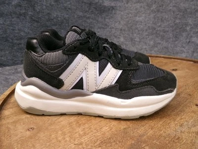 New Balance 57/40 Niños Talla 10.5 Negro Blanco Gamuza Tenis Zapatos PC5740RS Foto 1 de 4