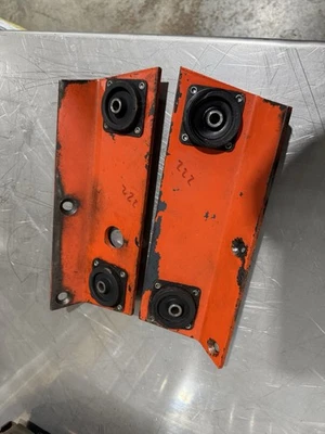 Suportes de borracha para trilhos de montagem de motor Case Ingersoll 220  - Imagem 1 de 2