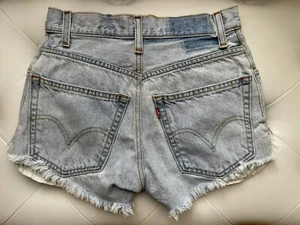 Levis 501 Relaxed Shorts Gr. 25 Cut Off Denim Zip Up High Rise Distressed Raw Hem - Bild 1 von 3