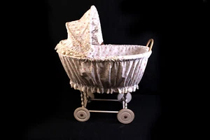 alter Vintage Korb Puppenwagen Stubenwagen Puppenbett Sonnendach Retro Rattan - Bild 1 von 7