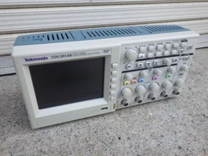 Tektronix TDS2014B 100MHz 4 Channel 1 GS/s Color Oscilloscope Used Tested - Picture 1 of 3