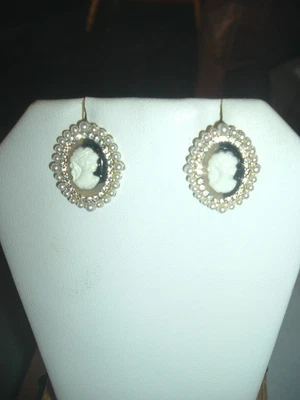 VICTORIAN GIRL CAMEO CRYSTAL SEED PEARL STUD Betsey Johnson Pierced EARRINGS - Image 1 of 4