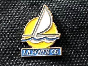 c PINS PIN ENAMEL POST LA POSTE PTT VOILE VOILIER BATEAUX CLUB 06 - Foto 1 di 1