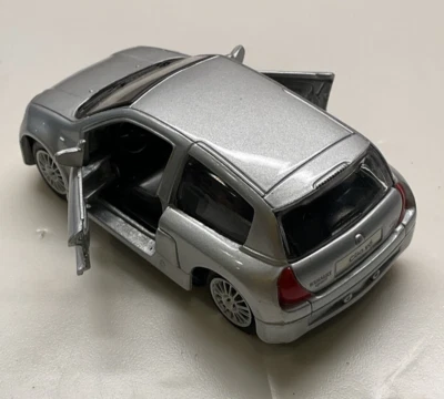 Maisto Cleo V6 Renault Sport escala 1/39 die-cast cinza colecionável - Imagem 1 de 4