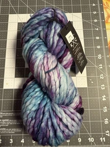ONE 150g Hank Of K+C Marshmallow Jumbo 99% Merino Wool Yarn NORTHERN LIGHTS - Picture 1 of 2