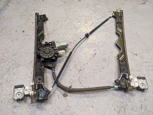 JEEP GRAND CHEROKEE WK 2007 RIGHT FRONT WINDOW MOTOR REGULATOR - Picture 1 of 2
