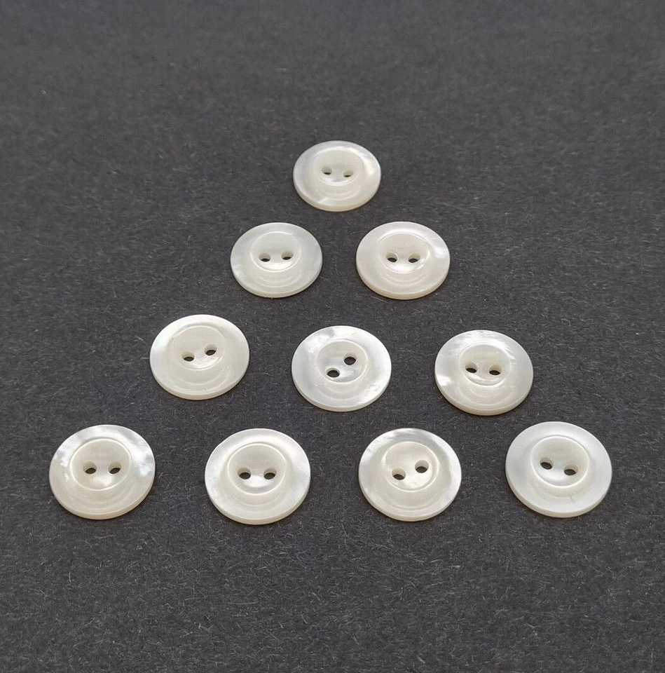 10 Perlmutt Knöpfe 2-Loch 14 - 15 mm / Mother-of-Pearl Button Bouton Nacre D15 - Bild 1 von 1