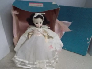 Madame Alexander Vintage Doll Snow White (14" Tall) Original Box With Stand 1555 - Picture 1 of 6