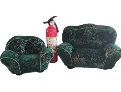 Muñeca victoriana retrato chaise lounge y sillón a juego terciopelo verde SCA 1/4 Foto 1 de 4