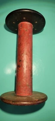 Carrete de madera primitivo vintage de 9" de alto extremo pintado algunas pegatinas debajo de pintura. Foto 1 de 4
