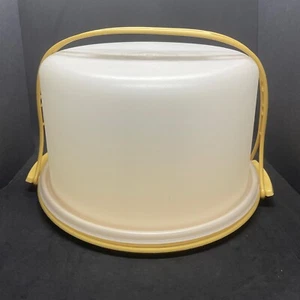 Vintage Tupperware 10 inch Cake Taker Carrier with Lid and Strap Harvest Yellow - Picture 1 of 11