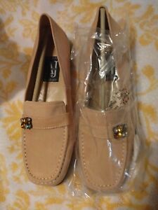 NEW  A J Valenci Patent Leather Dress Flats Comfort Shoes 8M Camel 503087