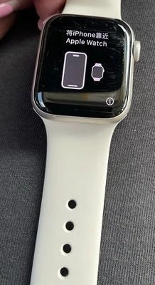 Apple Watch SE (2022) 40 мм Starlight алюминиевый корпус со спортивным ремешком (слегка б/у) - Изображение 1 из 4