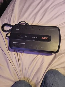 APC BE750G BACK-UPS 750VA 120V 450W 10-Outlets Battery Backup & Surge Protection - Afbeelding 1 van 4