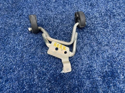 Soporte de suspensión de escape trasero derecho Lexus RX350 2013-2015 OEM 17565-0P031 Foto 1 de 4