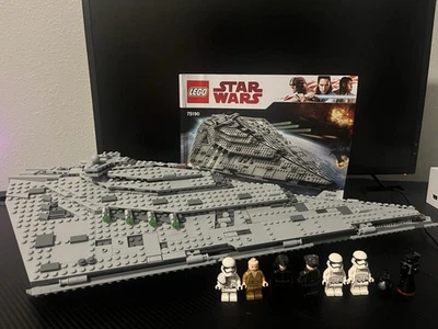 LEGO Star Wars: First Order Star Destroyer (75190) - Image 1 of 3