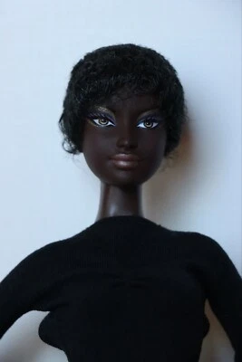 Barbie Basics Black Label 04 Collection 001 - Immagine 1 di 4