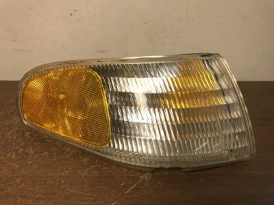 Ford Mustang 1995 luz de esquina derecha/pasajero *lente astillada lengüeta rota Foto 1 de 4