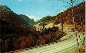 Postal Vintage US Highway 10 Near the Summit Snoqualmie Pass Washington - Imagen 1 de 3