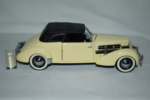Franklin Mint 1:24 1937 Cord 812 Phaeton Coupe Burgandy Cream - Picture 1 of 8