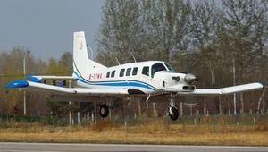 Avión de madera de escritorio Pacific Aerospace P-750 XSTOL nuevo modelo a gran escala 1/32 - Imagen 1 de 10