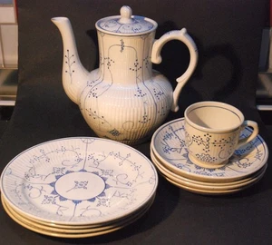 Villeroy & Boch Service Strohblume: 4 Teller, 4 Untertassen, 1 Tasse, 1 Kanne - Bild 1 von 12