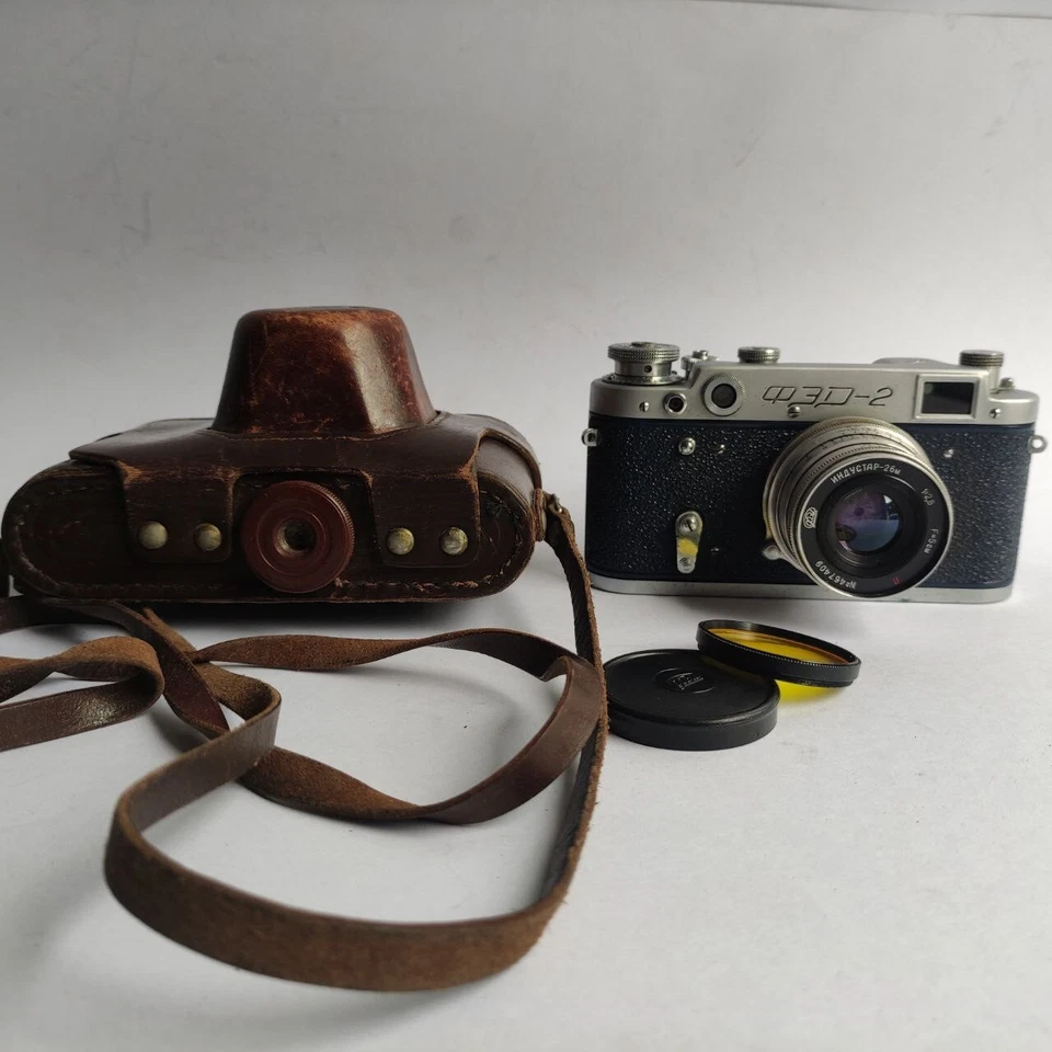 FED 2 Vintage 35mm Film Camera Rangefinder Lens Industar-26m Leica Copy ussr - Image 1 of 4