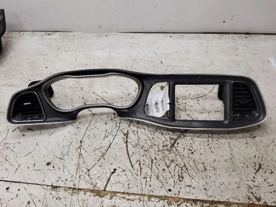 15 16 17 18 19 20 21 22 23, Dodge Challenger SRT, bisel de embellecimiento del tablero, OEM Foto 1 de 4